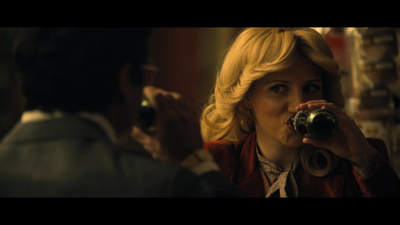 Coca-Cola Soda Enjoyed by Annaleigh Ashford as Irene in Welcome to Chippendales S01E02 Four Geniuses (4)