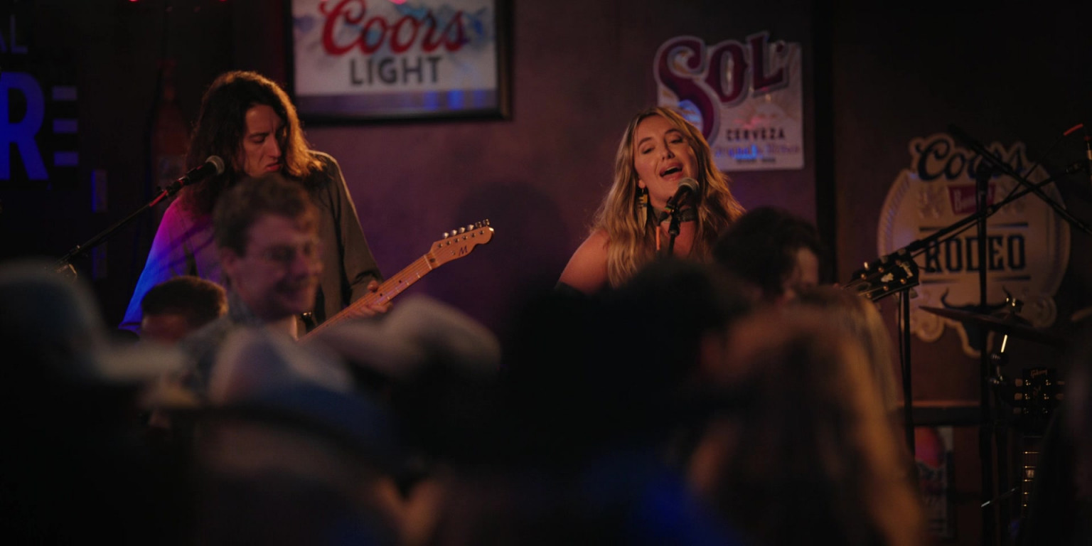 Coors Light, Sol Cerveza And Coors Banquet Signs In Yellowstone S05E03