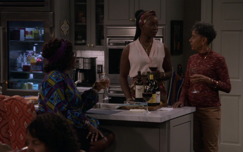 Decoy and A to Z Wines in Bob Hearts Abishola S04E08 "Estée Lauder and Goat Meat" (2022)