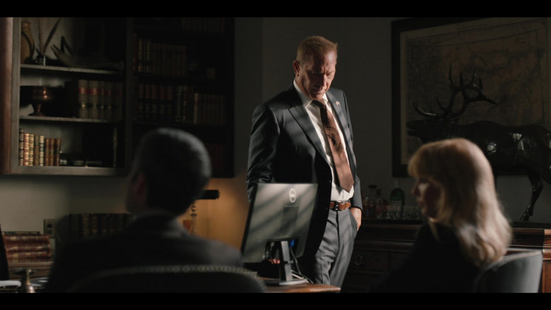 Dell Computer Monitor Used by Kevin Costner as John Dutton III in Yellowstone S05E02 The Sting of Wisdom (2)