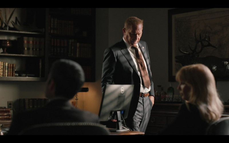 Dell Computer Monitor Used by Kevin Costner as John Dutton III in Yellowstone S05E02 The Sting of Wisdom (2)