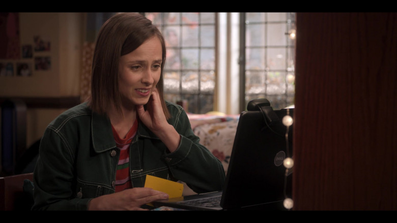 Dell Laptop Computer Used by Pauline Chalamet as Kimberly Finkle in The Sex Lives of College Girls S02E02 Frat Problems (3)