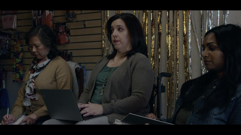 Dell Laptop Computer in The Calling S01E02 The Knowing
