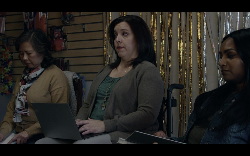 Dell Laptop Computer in The Calling S01E02 The Knowing