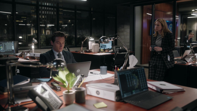 Dell Laptop in The Rookie Feds S01E06 The Reaper (2022)