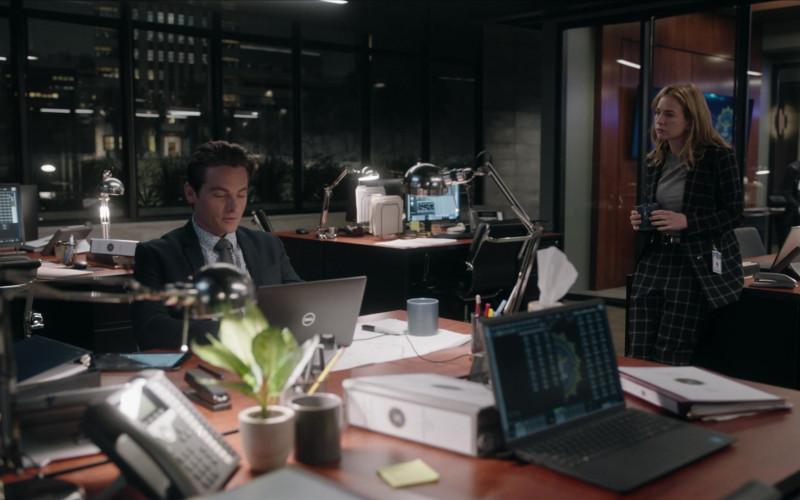 Dell Laptop in The Rookie Feds S01E06 The Reaper (2022)