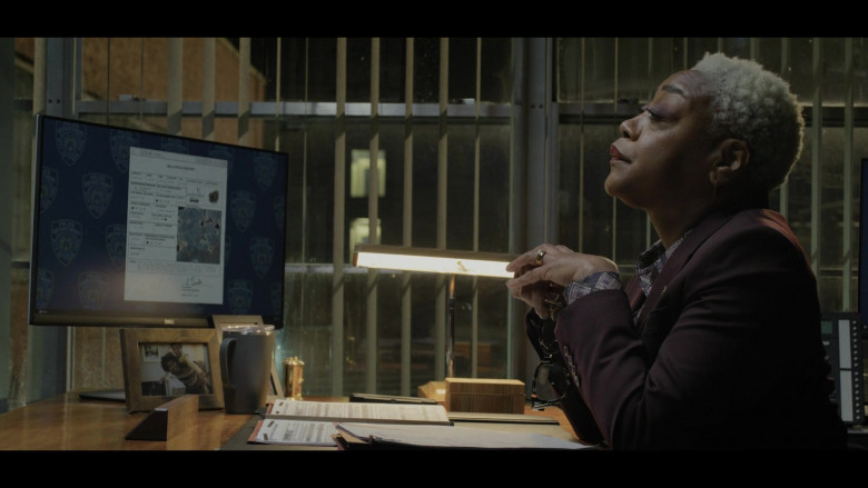Dell Monitors in The Calling S01E01 He's Gone (2)