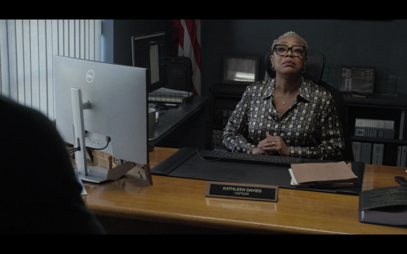 Dell Monitors in The Calling S01E08 "Blameless and Upright" (2022)