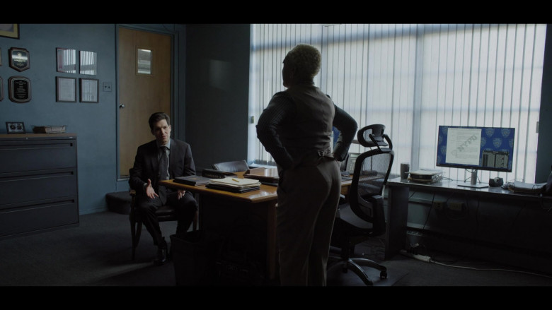 Dell PC Monitor in The Calling S01E02 The Knowing (2022)