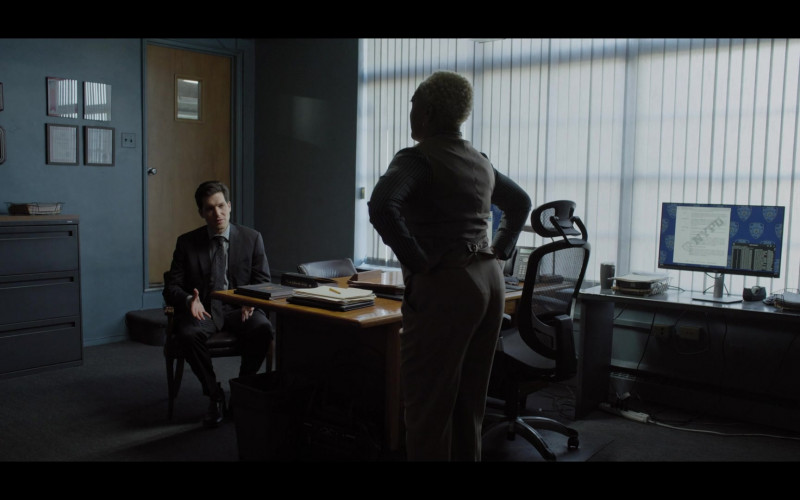 Dell PC Monitor in The Calling S01E02 The Knowing (2022)