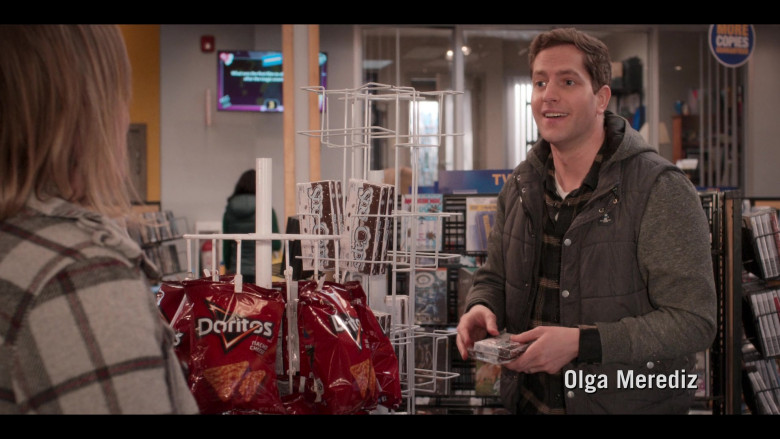 Doritos Nacho Cheese Tortilla Chips and Sno-Caps Chocolates in Blockbuster S01E09 Thimble (1)