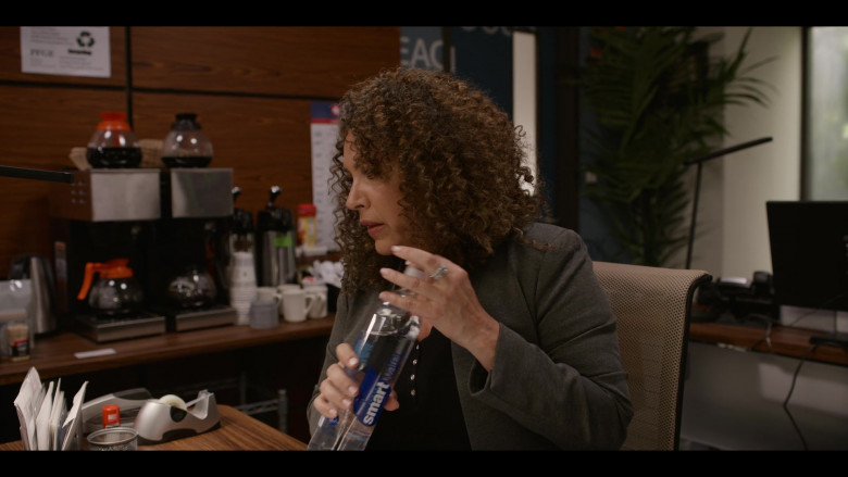 Glaceau Smartwater of Diana Maria Riva as Detective Ana Perez in Dead to Me S03E06 We're Gonna Beat This Thing (2)