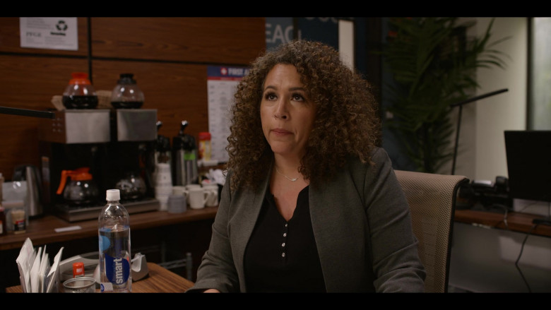 Glaceau Smartwater of Diana Maria Riva as Detective Ana Perez in Dead to Me S03E06 We're Gonna Beat This Thing (3)