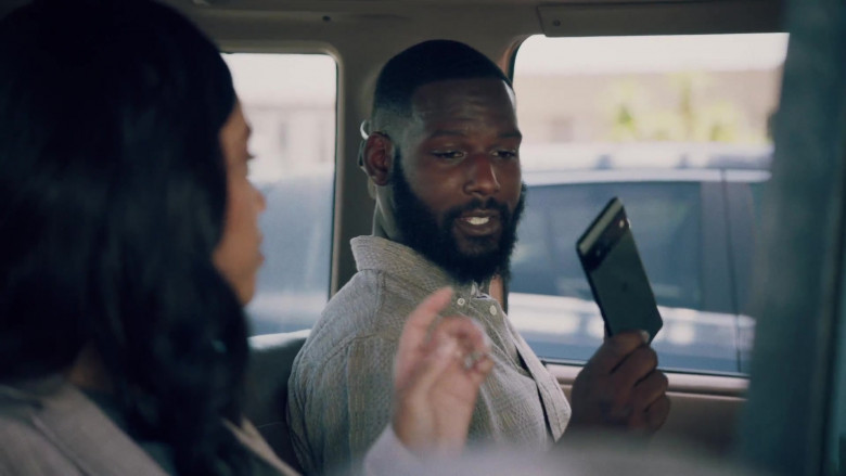 Google Pixel Smartphone in Queen Sugar S07E10 They Existed (2022)