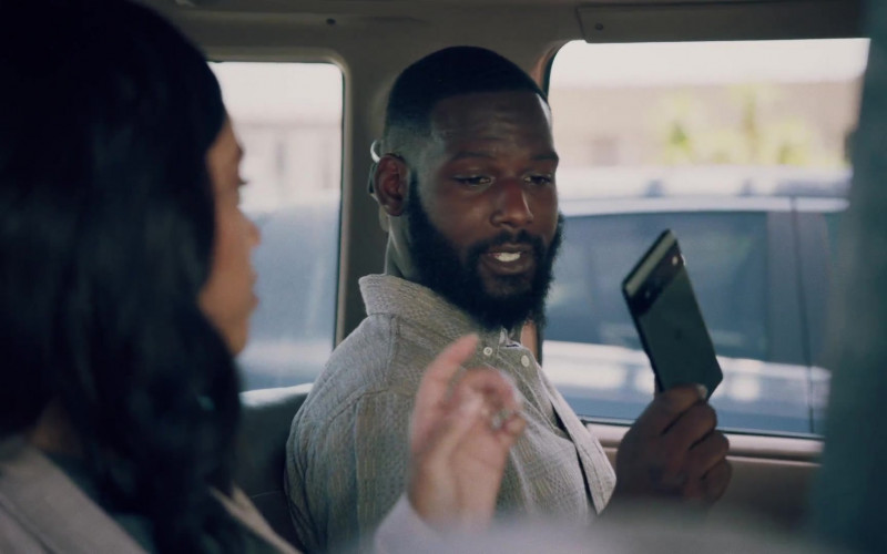 Google Pixel Smartphone in Queen Sugar S07E10 "They Existed" (2022)