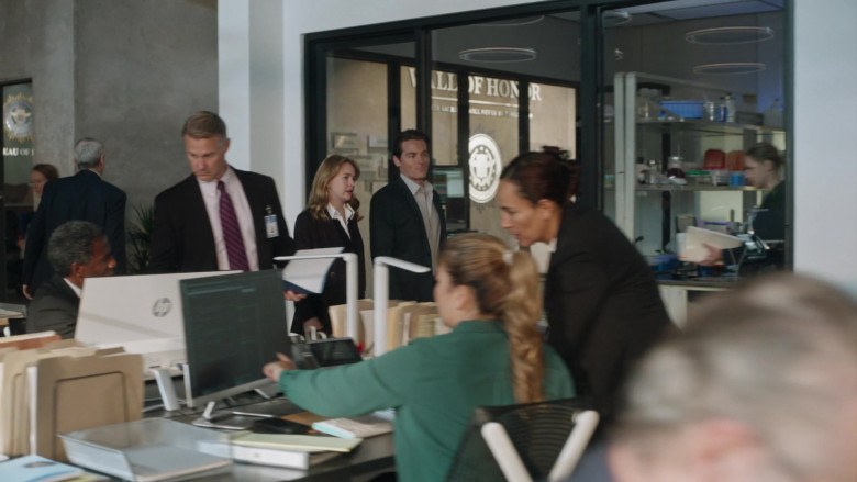HP PC Monitors in The Rookie Feds S01E07 Countdown (1)