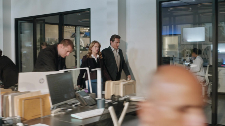 HP PC Monitors in The Rookie Feds S01E07 Countdown (2)