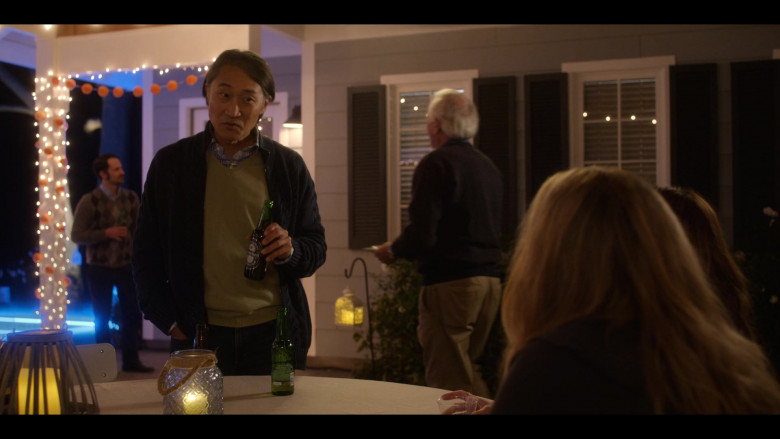 Heineken Beer in Dead to Me S03E05 We Didn’t Think This Through (2)