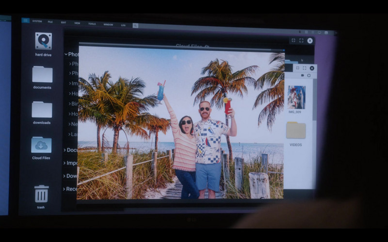 LG Monitor in Dead to Me S03E08 We’ll Find a Way (2022)