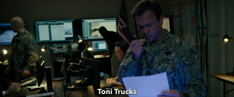 LG Monitor in SEAL Team S06E10 Fair Winds and Following Seas (2022)