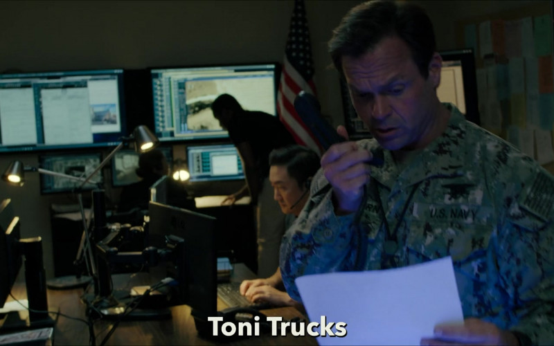 LG Monitor in SEAL Team S06E10 Fair Winds and Following Seas (2022)