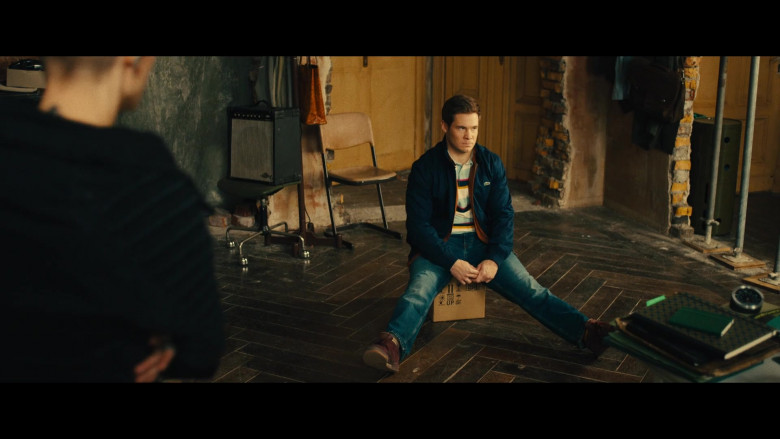 Lacoste Blue Jacket Worn by Adam DeVine as Bumper Allen in Pitch Perfect Bumper in Berlin S01E03 Verschlimmbessern (5)