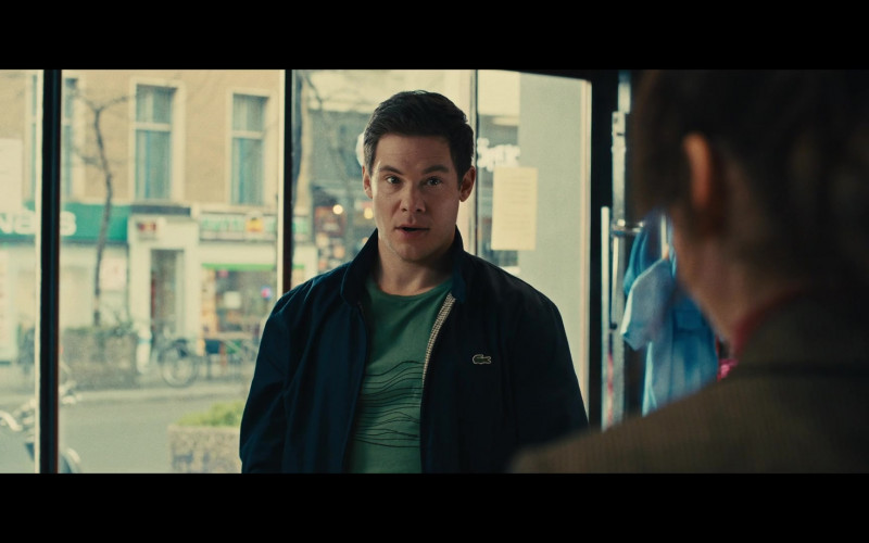 Lacoste Men’s Jacket of Actor Adam DeVine as Bumper Allen in Pitch Perfect Bumper in Berlin S01E04 Streicheleinheit (1)