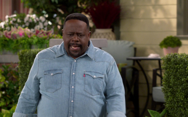 Levi's Shirt of Cedric the Entertainer as Calvin Butler in The Neighborhood S05E08 Welcome to What Used to Be the Neighborhood (2022)