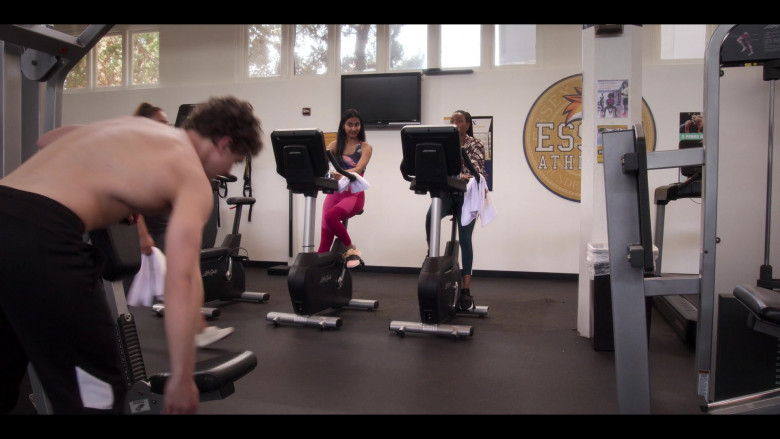 Life Fitness Exercise Equipment in The Sex Lives of College Girls S02E03 The Short King (5)
