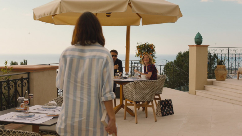 Louis Vuitton Bag of Meghann Fahy as Daphne Sullivan in The White Lotus S02E02 Italian Dream (2022)