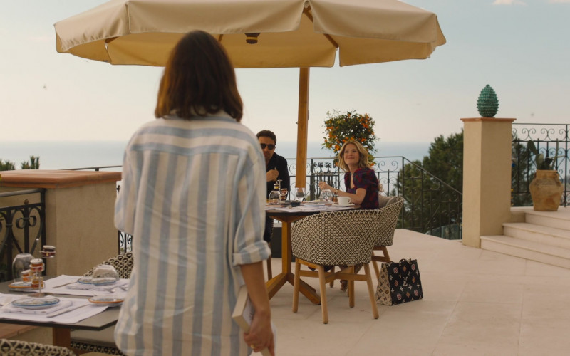 Louis Vuitton Bag of Meghann Fahy as Daphne Sullivan in The White Lotus S02E02 Italian Dream (2022)