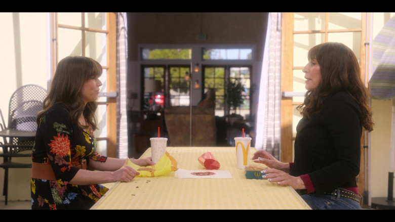 McDonald's Restaurant Fast Food in Dead to Me S03E09 We're Almost Out of Time (3)