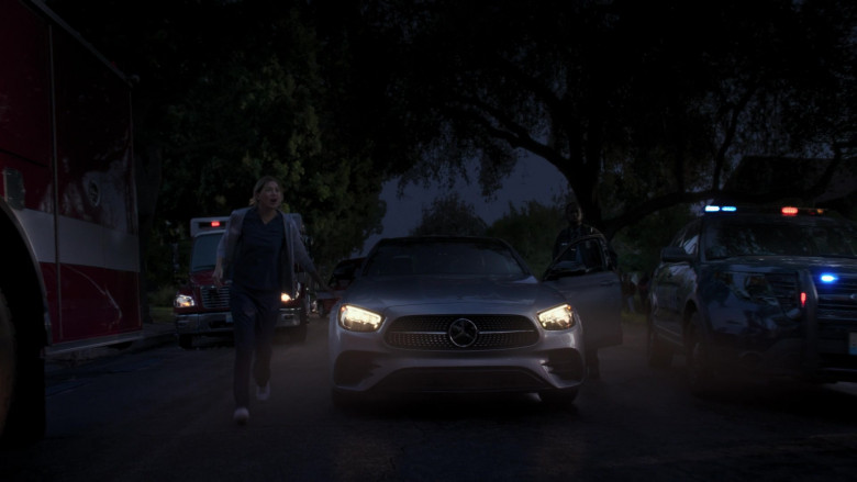 Mercedes-Benz Car in Grey's Anatomy S19E06 Thunderstruck (2)