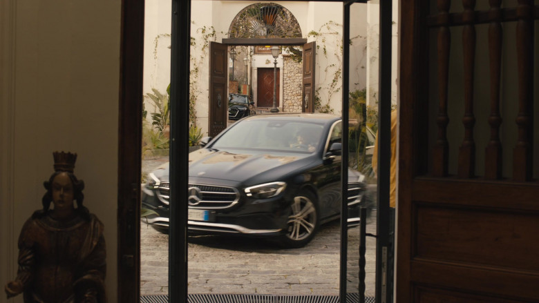 Mercedes-Benz Car in The White Lotus S02E04 In the Sandbox (2022)