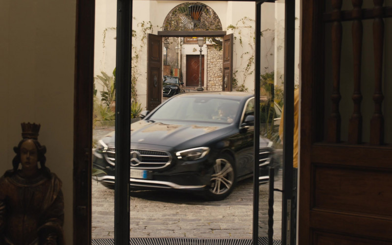 Mercedes-Benz Car in The White Lotus S02E04 In the Sandbox (2022)