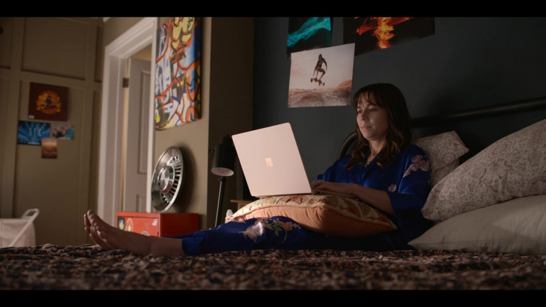 Microsoft Surface Laptop Computer Used by Linda Cardellini as Judy Hale in Dead to Me S03E07 Can We Be Honest (1)