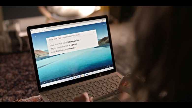 Microsoft Surface Laptop Computer Used by Linda Cardellini as Judy Hale in Dead to Me S03E07 Can We Be Honest (2)