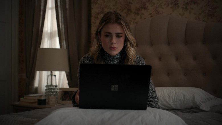Microsoft Surface Laptop Used by Melissa Roxburgh as Michaela Stone in Manifest S04E04 Go-Around (1)