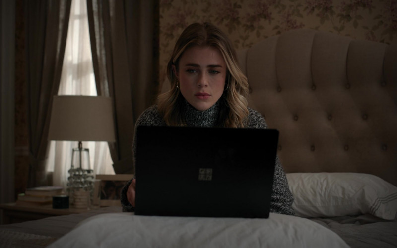 Microsoft Surface Laptop Used by Melissa Roxburgh as Michaela Stone in Manifest S04E04 Go-Around (1)