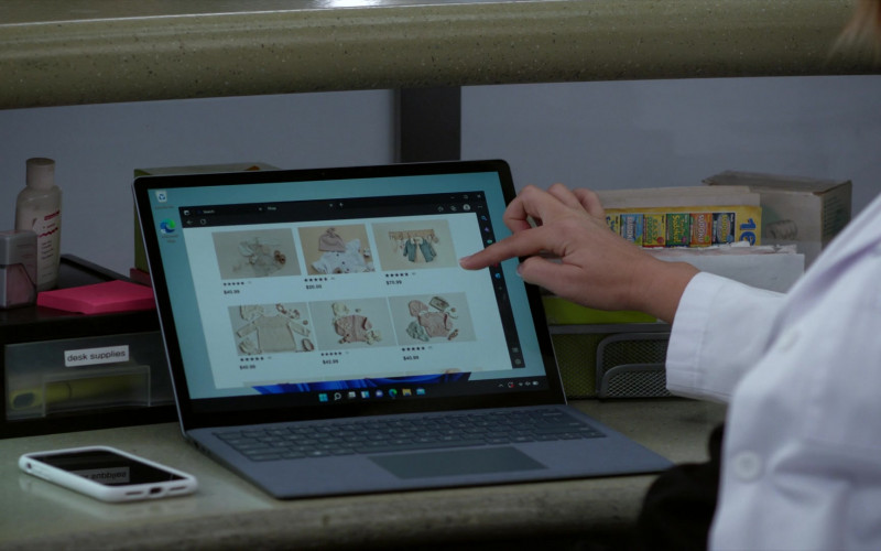 Microsoft Surface Laptop and Windows 11 OS in Grey’s Anatomy S19E06 Thunderstruck (2022)
