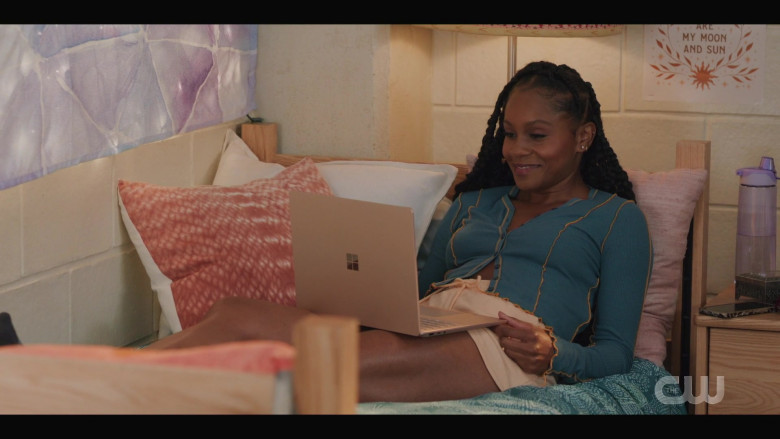 Microsoft Surface Laptop in All American Homecoming S02E04 We Shall Not Be Moved (2022)