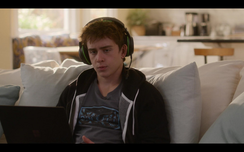 Microsoft Surface Laptop of Sam McCarthy as Charlie Harding in Dead to Me S03E04 Where Do We Go Now (1)