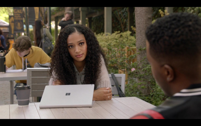 Microsoft Surface Laptops in All American S05E07 Hate It or Love It (8)