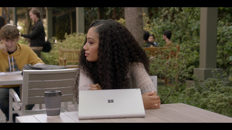 Microsoft Surface Laptops in All American S05E07 Hate It or Love It (9)