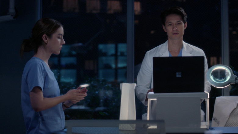 Microsoft Surface Laptops in Grey's Anatomy S19E06 Thunderstruck (3)