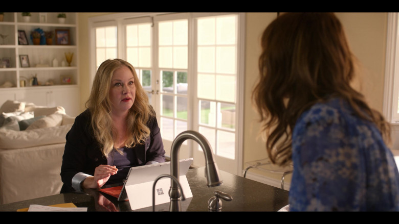 Microsoft Surface Tablet Computer of Christina Applegate as Jen Harding in Dead to Me S03E09 We're Almost Out of Time (2)
