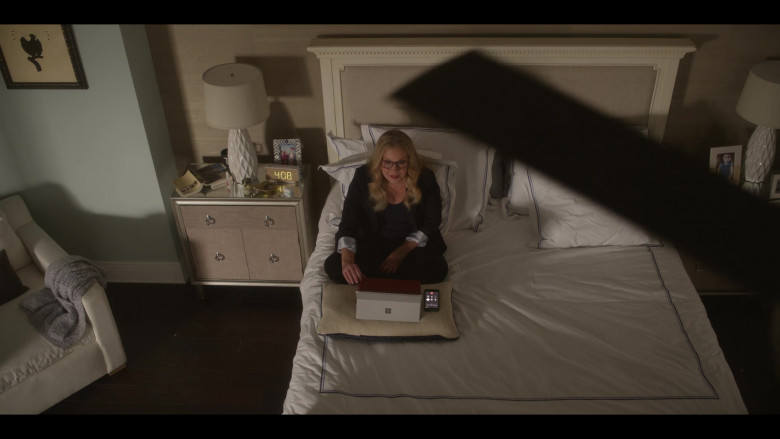 Microsoft Surface Tablet Computer of Christina Applegate as Jen Harding in Dead to Me S03E09 We're Almost Out of Time (4)