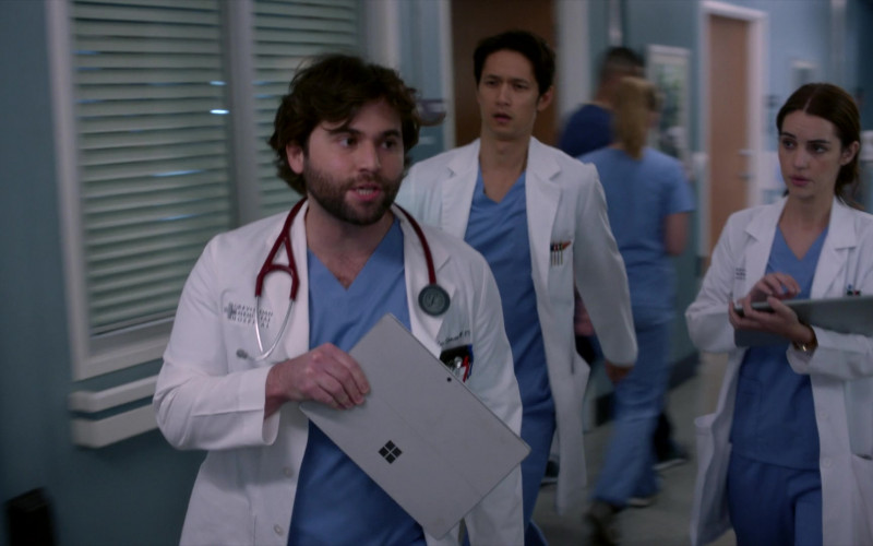 Microsoft Surface Tablet Computers in Grey's Anatomy S19E06 Thunderstruck (2)