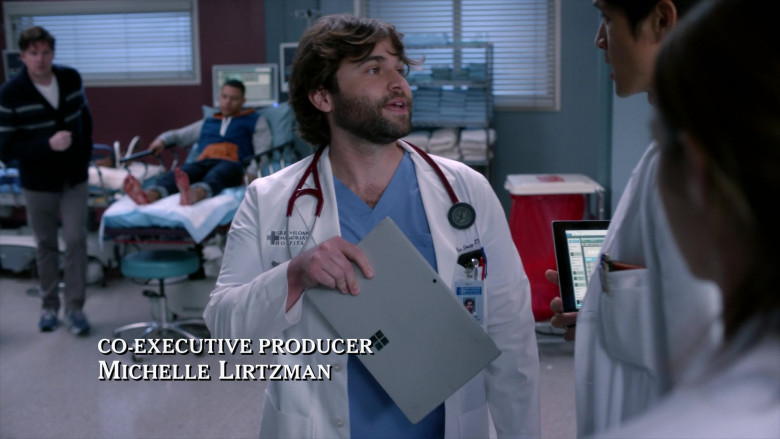 Microsoft Surface Tablet Computers in Grey's Anatomy S19E06 Thunderstruck (3)