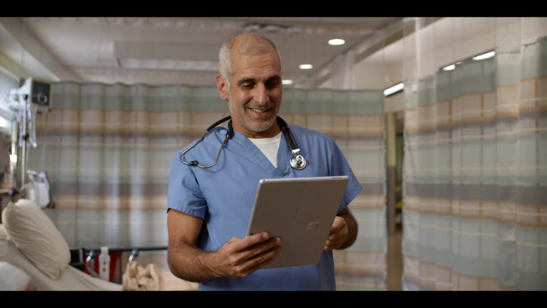 Microsoft Surface Tablet Used by Doctor in Dead to Me S03E01 We've Been Here Before (1)